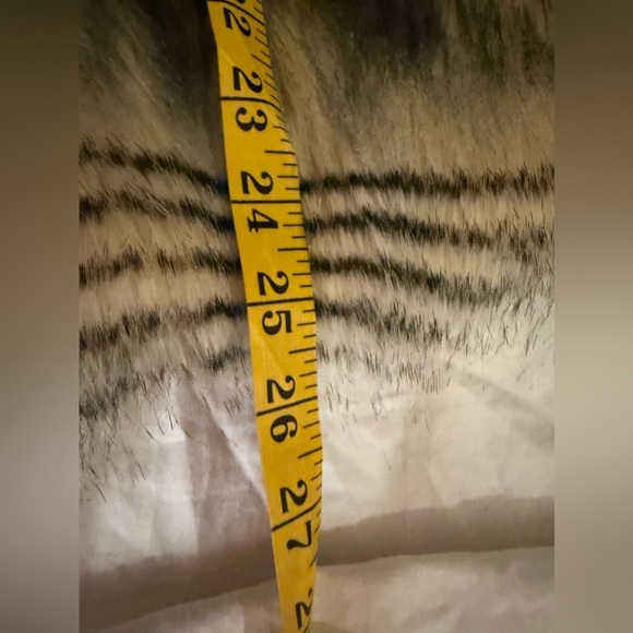 Gibson Latimer Faux Fur Vest - Picture 8 of 8